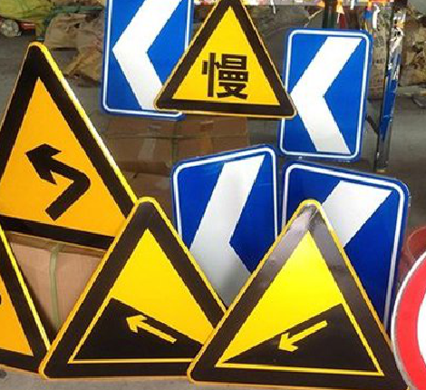  临海标识标牌中颜色的确定是很重要的。